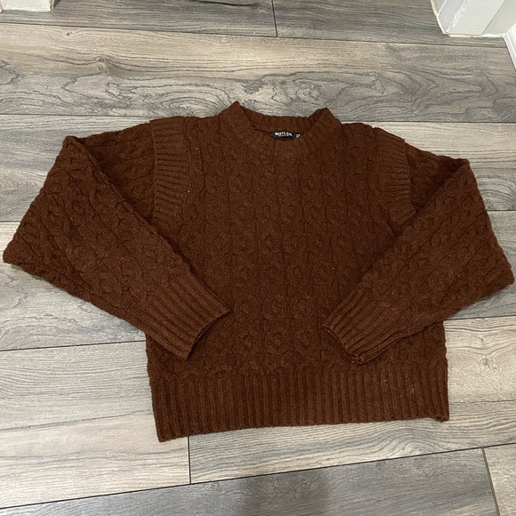 Nasty Gal Cable Knit Sweater with Sleeve Detail - Picture 2 of 11